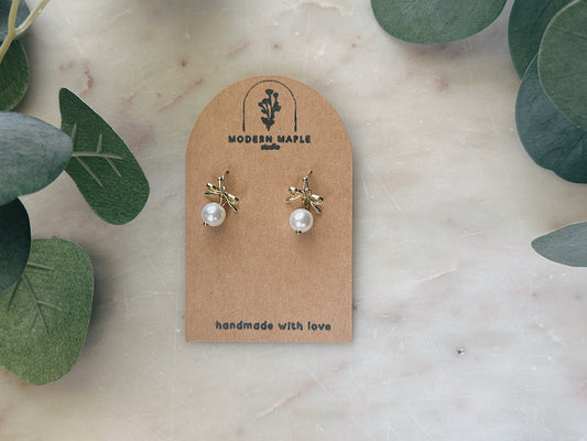 Dainty Pearl Bows