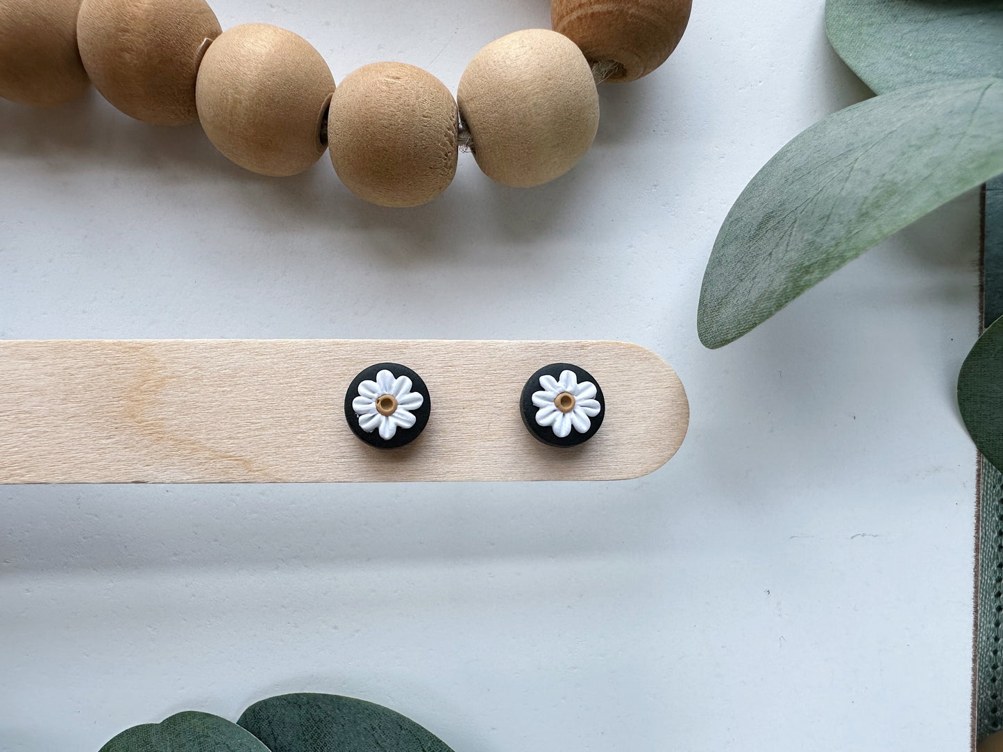 Black Daisy Stud